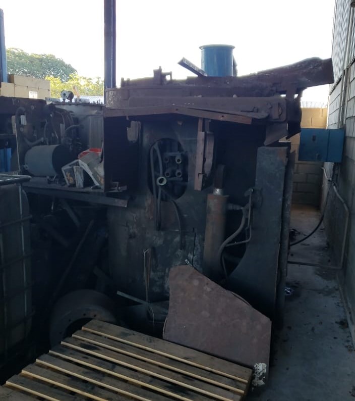 Forno de Fusão a Indução Usado/ Inductotherm - Cod 200905